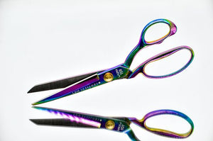 
            
                Load image into Gallery viewer, Prism Scissors 9 inch
            
        